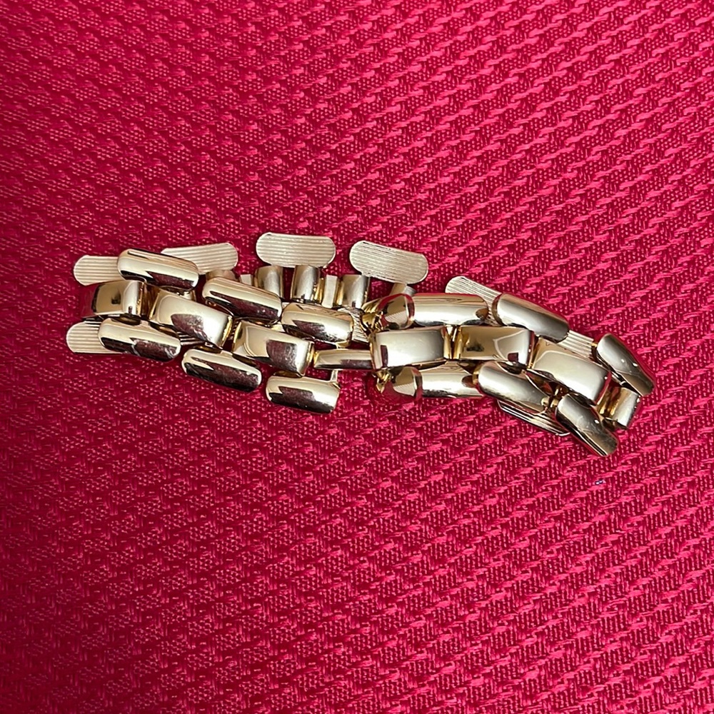 Gold tone bracelet